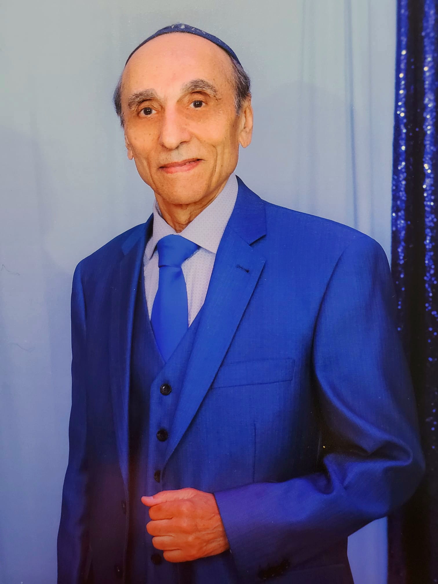 С ЮБИЛЕЕМ ВАС, ДОРОГОЙ НАШ ДРУГ– АКТЁР, КОМПОЗИТОР, МУЗЫКАЛЬНЫЙ РУКОВОДИТЕЛЬ, ДРАМАТУРГЭФРАИМ ГАВРИЭЛОВ!